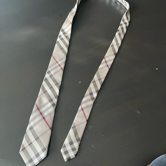 Burberry Tie - Picture 2 of 3